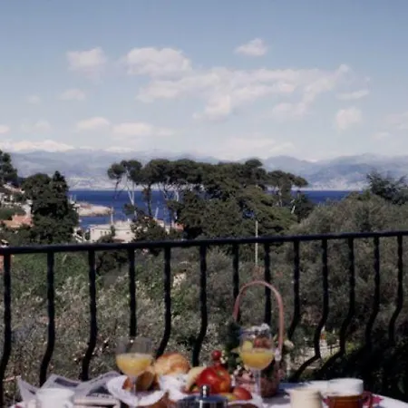 Castel Garoupe Hotel 3*