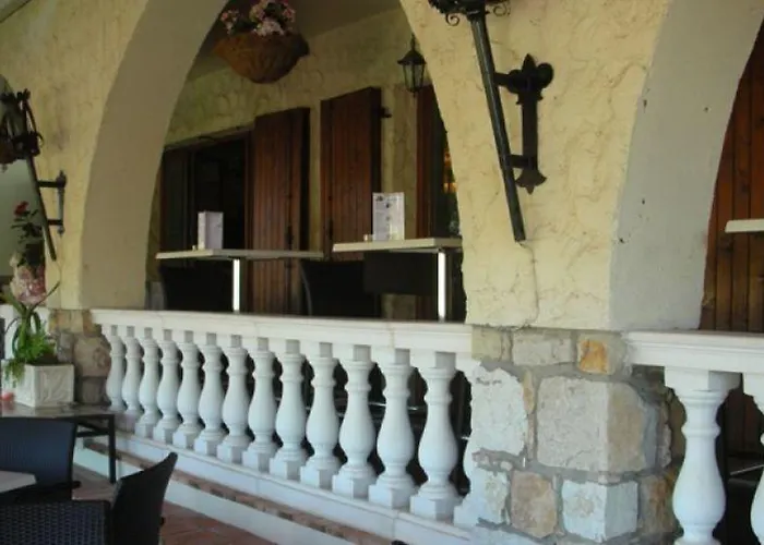 Castel Garoupe Hotel 3*