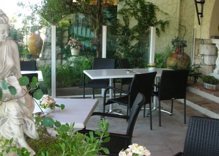 Castel Garoupe 3*