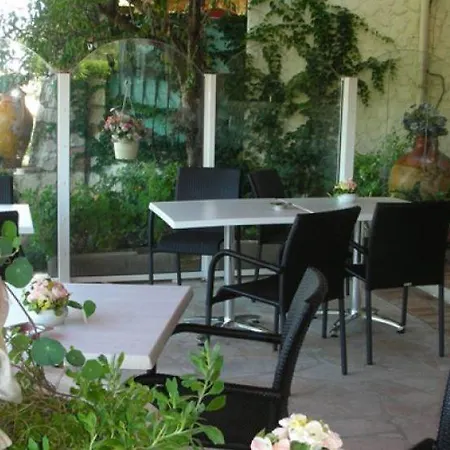 Castel Garoupe 3*