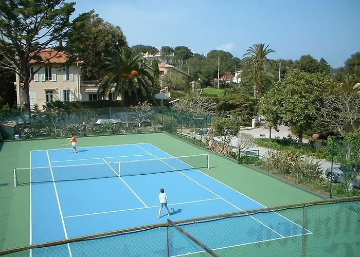 Castel Garoupe فندق