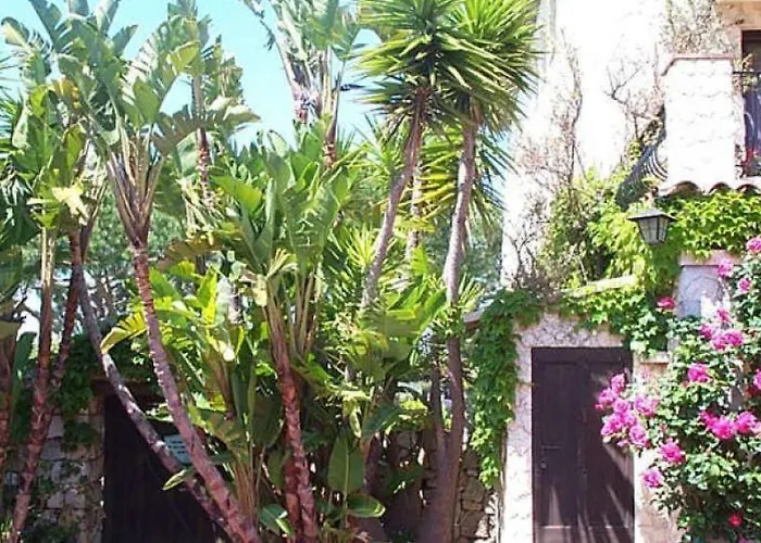 Castel Garoupe Отель Антиб