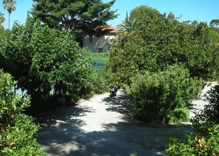 Castel Garoupe 3* Антиб