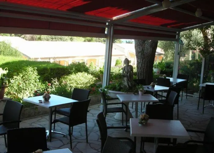 Castel Garoupe 3* أنتيب