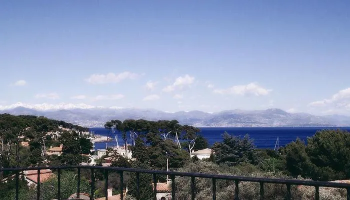 Castel Garoupe فندق