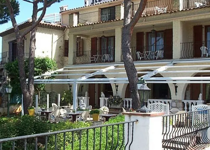 Castel Garoupe فندق 3*