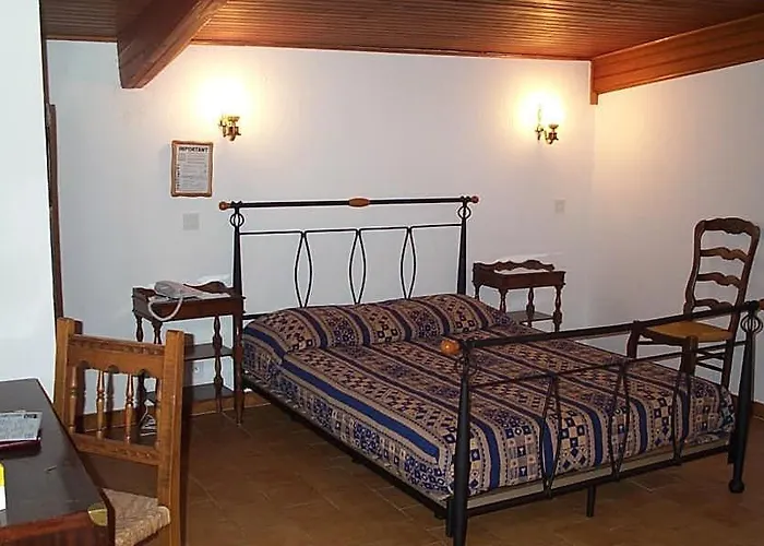 فندق Castel Garoupe 3*