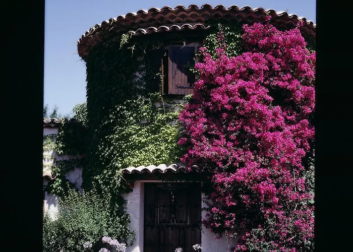 Castel Garoupe فندق 3*