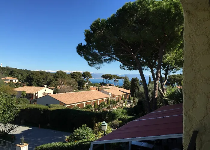 Castel Garoupe فندق