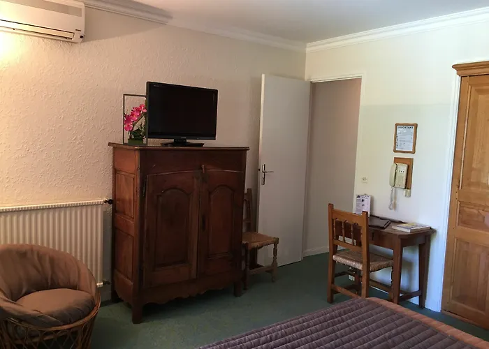 Отель Castel Garoupe